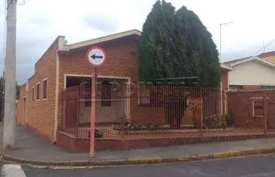 Casa com 2 quartos à venda na Avenida Bandeirantes, Esquina Com A Rua 13, 1640, Centro, Araraquara