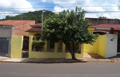 Casa com 3 quartos à venda na Rua Afonso Celestino, 573, Centro, Ribeirão Bonito