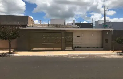 Casa com 3 quartos à venda na Avenida Professor Doutor Joaquim Theodoro de Souza Campos, 98, Residencial Campos de Piemonte, Araraquara