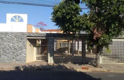 Casa com 3 quartos à venda na Avenida Mário Ybarra de Almeida, 1327, Centro, Araraquara