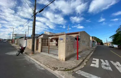 Casa com 3 dormitórios sendo 1 suíte em são carlos.