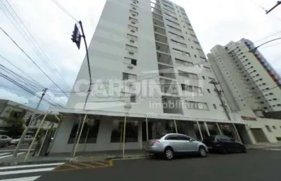 Apartamento 4 dormitórios sendo 1 suite com vaga de garagem coberta no centro.