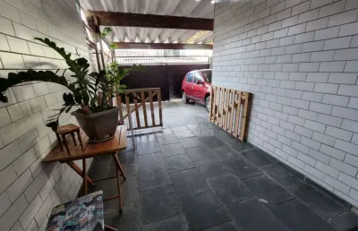Casa geminada na vila guilhermina, 3 dormitórios, 3 vagas, piscina, confira em praia grande - sp.