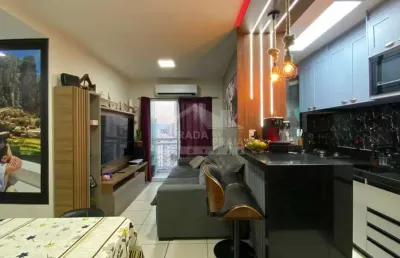 Apartamento com planejados na ocian, 3 dormitórios, 2 vagas, lazer, confira na morada na praia.