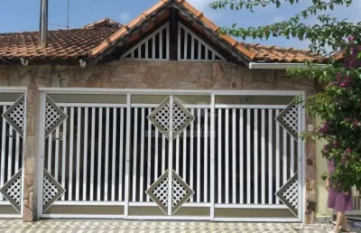 Linda casa no caiçara, piscina, 3 dormitórios, 2 vagas, quintal, confira em praia grande