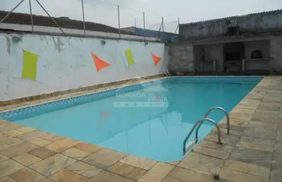 Casa no boqueirão com 3 dormitórios, edícula e piscina, confira na imobiliária em praia grande.