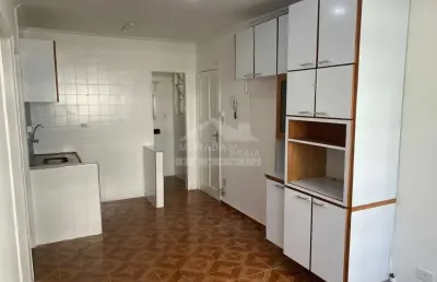 Apartamento de 2 dormitórios no canto do forte em praia grande.