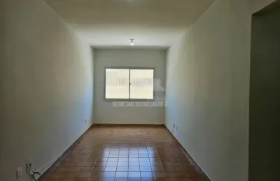 Ótimo apartamento, de 2 dormitórios,  avenida paris, boqueirão à 500 metros da praia.