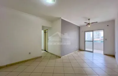 Apartamento móveis planejados na guilhermina de 2 dormitórios, 1 suíte, confira em praia grande.