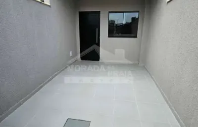 Triplex na mirim, 3 dormitórios, quintal, venha conferir na imobiliária em praia grande.