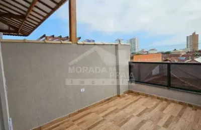 Triplex na mirim, 3 dormitórios, quintal, venha conferir na imobiliária em praia grande.