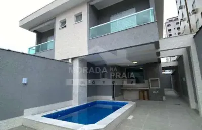 Sobrado geminado na vila tupi, 3 suítes, piscina, sacadas, confira em praia grande.