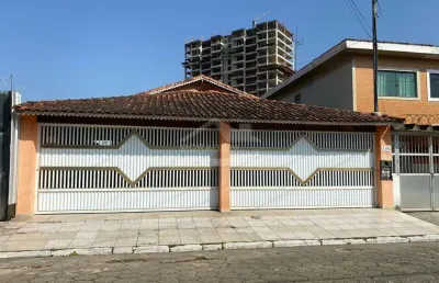 Casa térrea e sensacional na guilhermina, 4 dormitórios, área gourmet, só em praia grande.