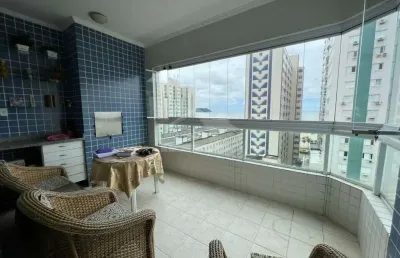 Apartamento mobiliado na guilhermina, 3 dormitórios, 1 suíe, 2 vagas, confira em praia grande.