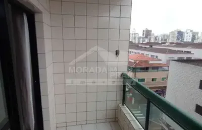 Apartamento amplo de 1 dormitório, 1 vaga de garagem no centro da ocian apenas 100 mts da praia.