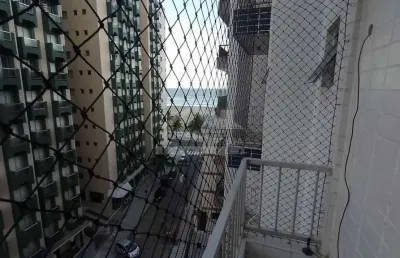 Ótimo apartamento na aviação de 2 dormitórios com sacada vista mar, 50 metros da praia.