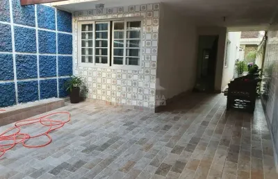 Sobrado geminado no canto do forte, 3 dormitórios, edícula, confira em praia grande.