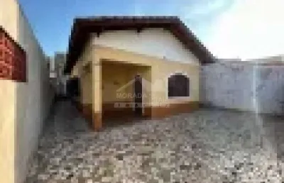 Casa isolada na ocian , 2 dormitórios, 4 vagas, confira na imobiliária em praia grande.