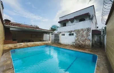 Sobrado isolado 288m² com 4 dormitórios no canto do forte