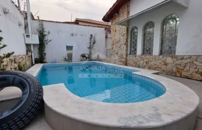Casa isolada e semi mobiliada no boqueirão 3 dormitórios, piscina, confira em praia grande.