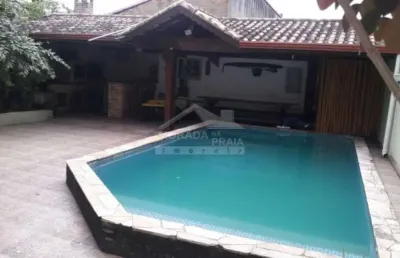 Sobrado sensacional no canto do forte, 3 suítes, piscina, confira na imobiliária em praia grande.