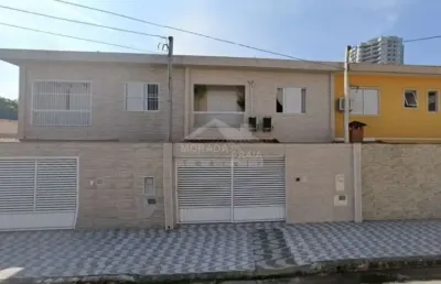 Sobrado mobiliado no forte, 2 suítes, 2 vagas, confira na imobiliária em praia grande.