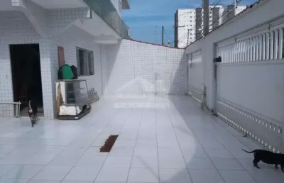 Sobrado isolado na mirim, 3 suítes, sacadas, 7 vagas, confira na imobiliária em praia grande.
