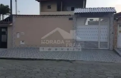 Casa na mirim, 4 suítes, quintal, churrasqueira, piscina,  confira na imobiliária em praia grande.