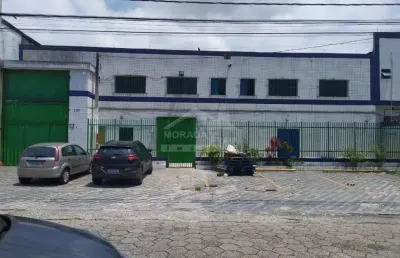 Galpão comercial com 1.200 m², vagas exclusivas, confira em praia grande.