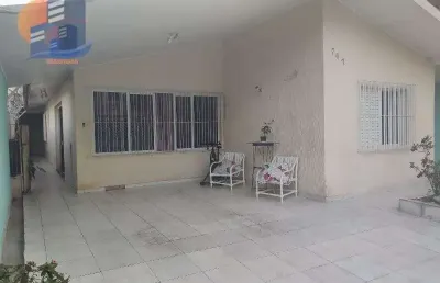 Casa térrea lado praia com quintal e churrasqueira!