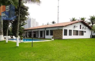 Casa c/ 1700 m² de terreno, piscina e churrasqueira  lado praia!