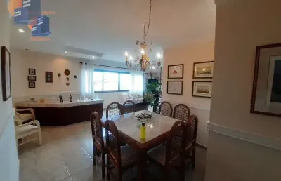 Amplo apartamento com 4 dormitórios lado praia guarujá