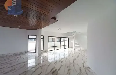 Cobertura com vista total para o mar apenas 02 quadras da praia da enseada!