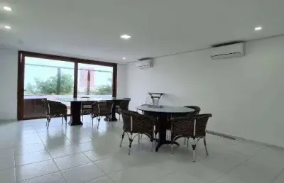 Casa em condomínio  150 metros do mar região dos hotéis.