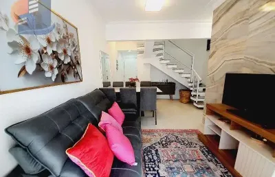 Excelente cobertura duplex - 100 metros da praia  reformada, sofisticamente decorada.