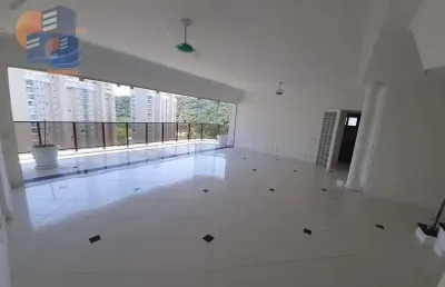 Belíssimacobertura duplex com vista oceânica emguarujá.