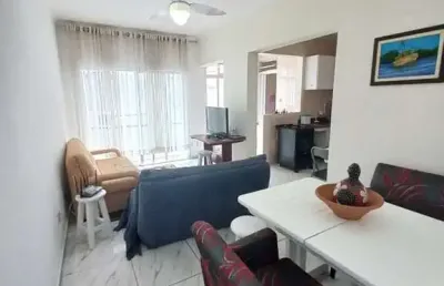 Apartamento reformado apenas 3 quadras da praia enseada.