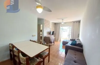 Lado praia/apto de frente com sacada ampla região comercial!