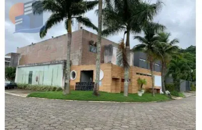Edificação de luxo, com fachada imponente e localização privilegiada!