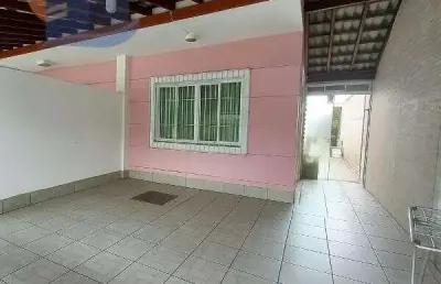 Sobrado geminado! conforto, espaço e excelente localização!