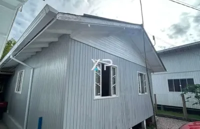 Casa aconchegante na pinheira: seu refúgio próximo à natureza!