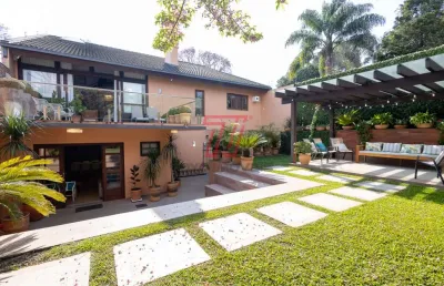 Casa à venda, 447m² privativos, 4 dormitórios sendo 2 suítes, espaço comercial integrado, 3 vagas. são francisco/mercês, curitiba, pr.
