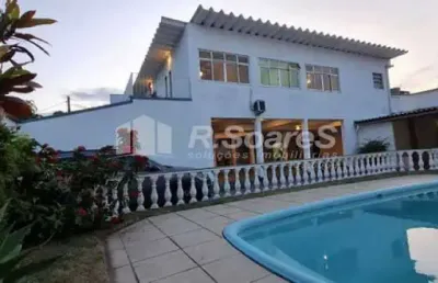 Casa em condomínio fechado com 5 quartos à venda na rua desembargador gastão macedo, praça seca, rio de janeiro, 551 m2 por r$ 910.000