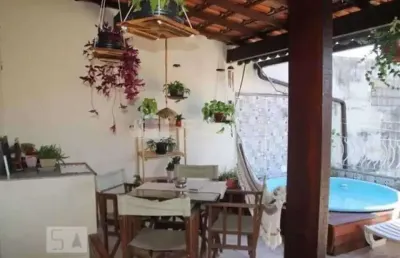 Casa em condomínio fechado com 2 quartos à venda na rua paturi, tanque, rio de janeiro, 90 m2 por r$ 290.000