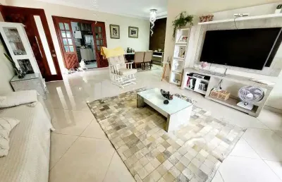 Casa em condomínio fechado com 3 quartos à venda na rua guapimirim, vila valqueire, rio de janeiro, 180 m2 por r$ 950.000
