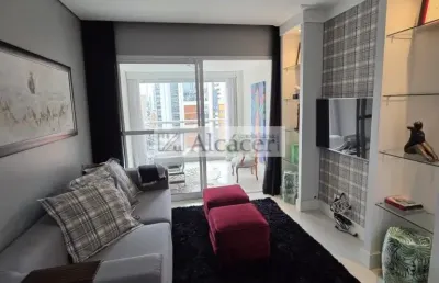 Excelente apto mobiliado de alto padrão localizado entre os bairros centro e batel.