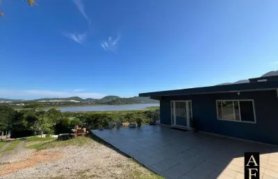 Casa à venda no bairro costa do macacu - garopaba/sc