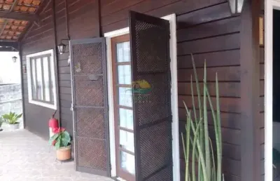 Casa de madeira de qualidade disponível para venda ou locação em terra preta, mairiporã/sp