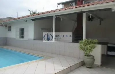 Linda casa próximo a praia 2 dormitórios 1 suíte , edícula, vagas 5  carros