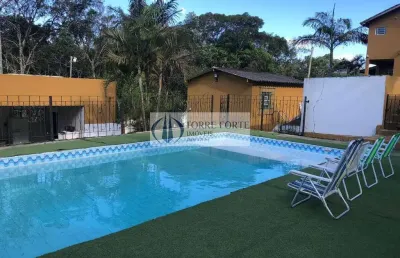Sitio em embu guaçu com  10 quartos 8 banheiros e 10 vagas
